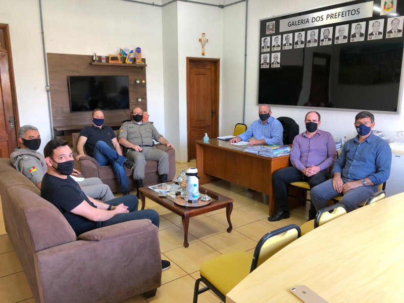 PREFEITO RECEBE VISITA DO COMANDO REGIONAL DA BRIGADA MILITAR